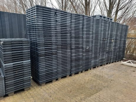Gebruikte 60x80cm kunststof pallet nestbaar - Afbeelding 4
