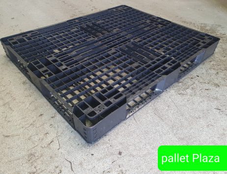 Gebruikte kunststof pallets 100x120cm hoogte 12cm