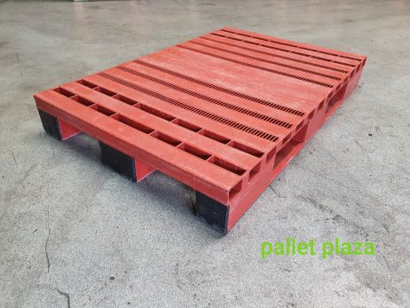 Gebruikte (rode) kunststof pallet 1200x800mm - Afbeelding 4