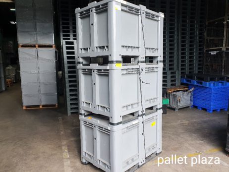 Gebruikte kunststof palletcontainer 80x120x76cm met deksel