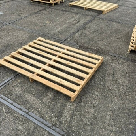 Gebruikte houten pallets 160x120cm foto gemaakt vanaf het boven aanzicht